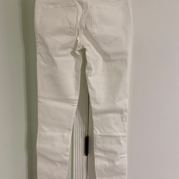 NWT Abercrombie Ladies Jeans - Picture 4 of 4